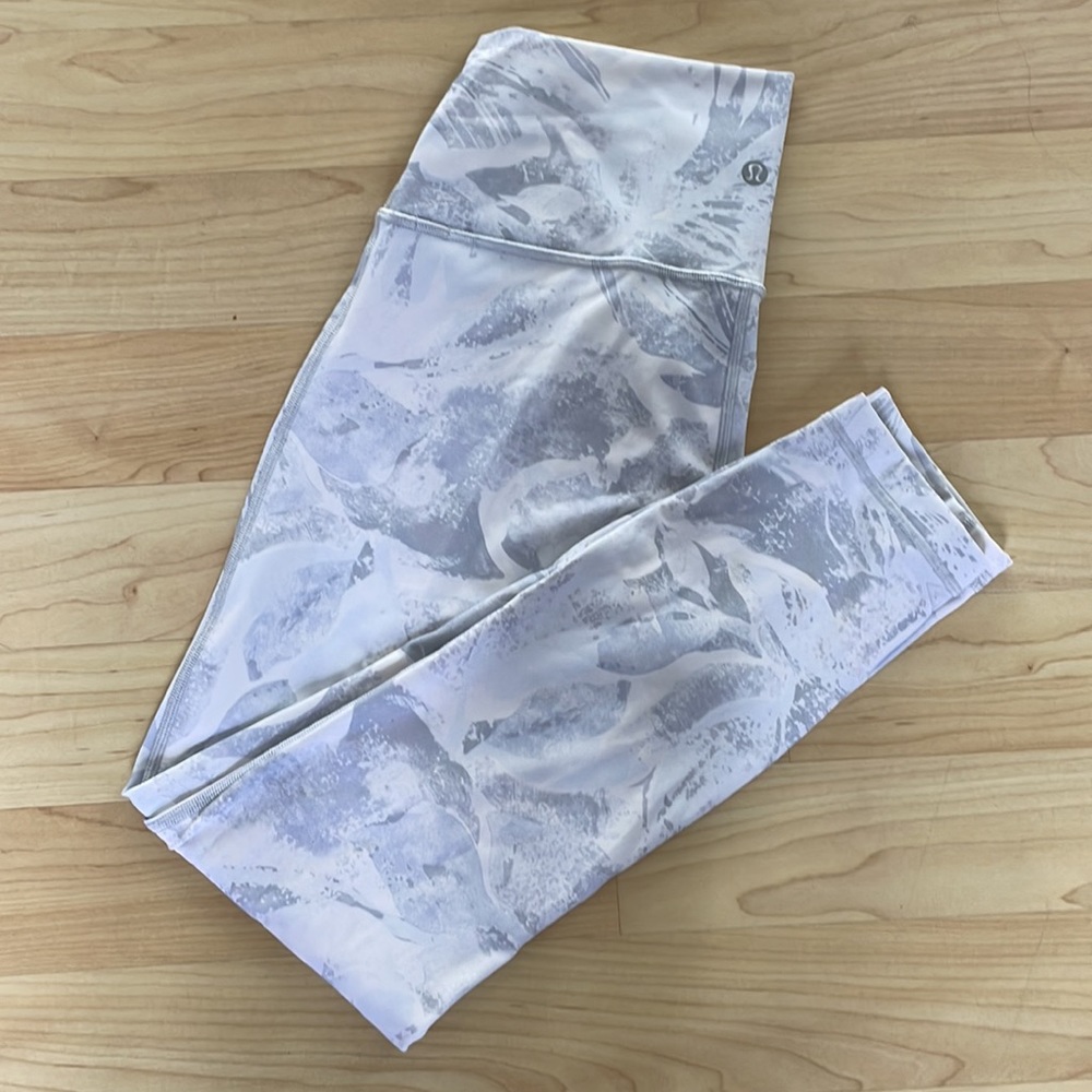 Like new Lululemon wunder under HR tight 25”